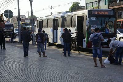 ¿Qué pasará con los colectivos? Más desinfección y todos sentados, las primeras órdenes - Nacionales - ABC Color