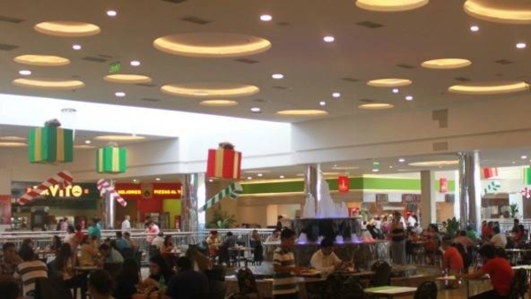 HOY / Comer en la casa y no ir a patios de comidas y evitar recorridos en centros comerciales, recomienda Salud