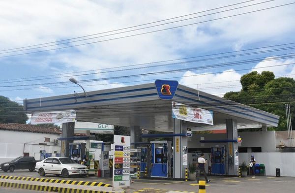 Emblema baja precio de combustibles para que economía no pare por coronavirus