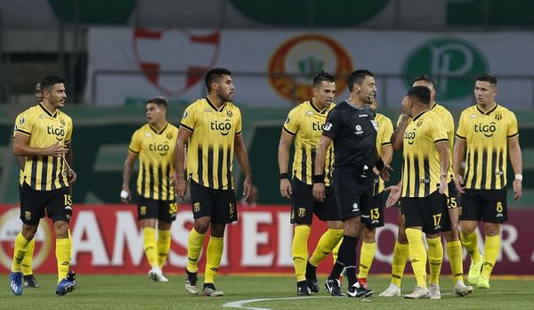 El error del árbitro Tobar que condenó a Guaraní - Guaraní - ABC Color