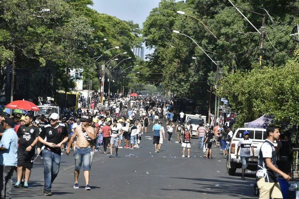 “Olimpia insta a no aglomerarse en las inmediaciones del estadio” - Olimpia - ABC Color