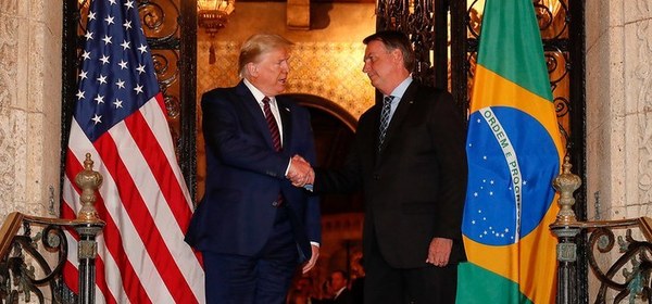 Bolsonaro ve interés de Trump en tratado comercial y “ficción” en coronavirus