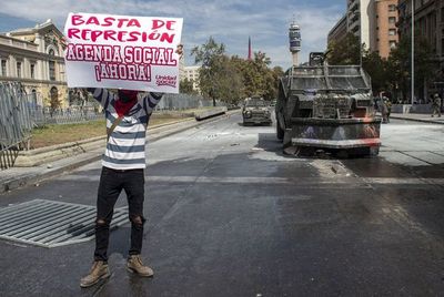 Chile cumple 30 años de democracia sin fiesta y con amargura