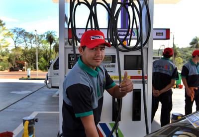 Petropar reduce 400 guaraníes el precio de sus combustibles | .::Agencia IP::.