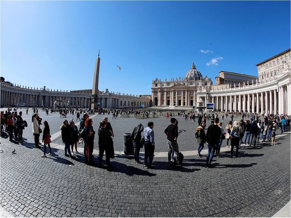 El Vaticano pide combatir el coronavirus con solidaridad ante desigualdades