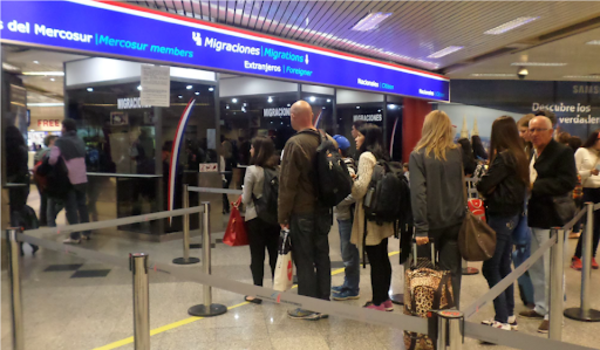Extranjero con documentos falsos: un caso “parecido” al de Ronaldinho en el Aeropuerto » Ñanduti