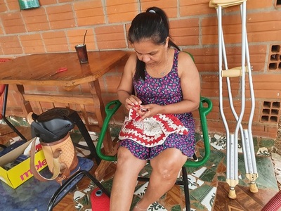 Enfermera accidentada necesita ayuda para volver a caminar