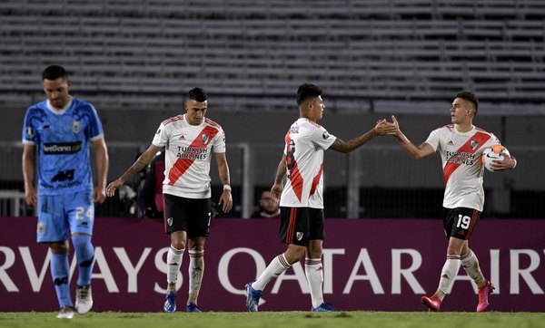 River 'basurea' en Copa, con Robert Rojas como pilar y anotando un gol