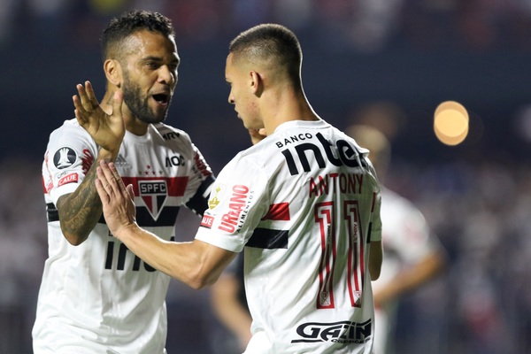 Sao Paulo se repone goleado a Liga de Quito