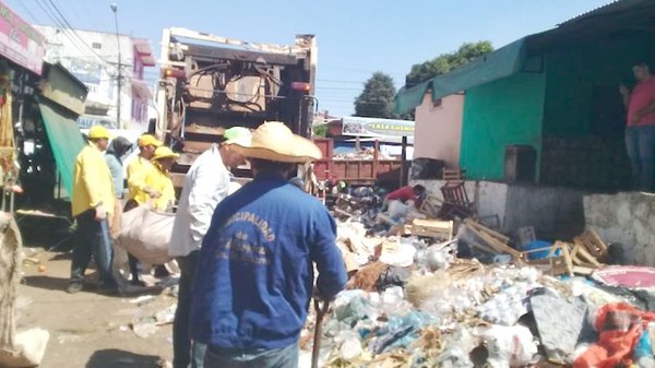 Villarriqueños están inundados de basura | Crónica