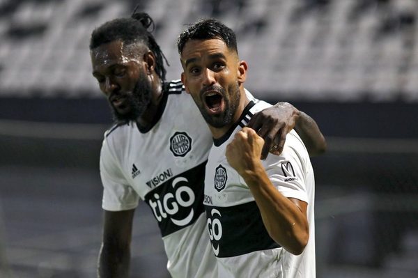 Olimpia, con la camiseta, a duras penas y con puros cabezazos