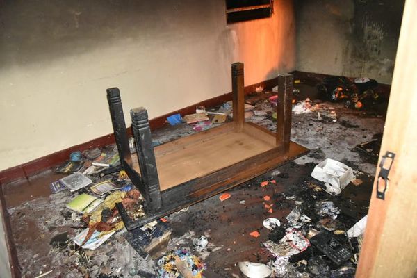 Vecinos de Itauguá quemaron la casa de una pareja acusada de homicidio - Nacionales - ABC Color
