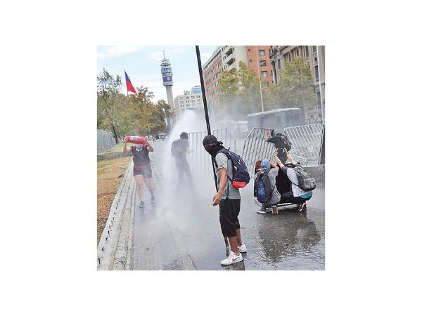 Protesta contra Piñera en Chile termina con disturbios