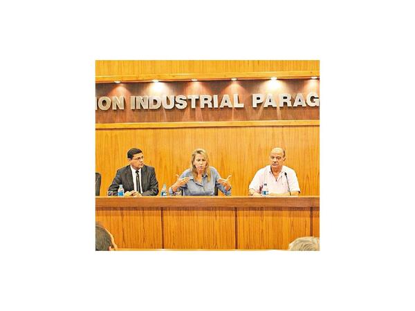 Industrias aseguran abastecimiento  y Gobierno  controlará los precios