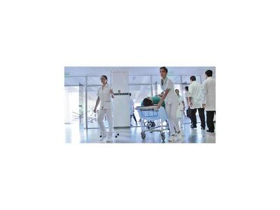Clínicas suspende cirugías programadas y las consultas