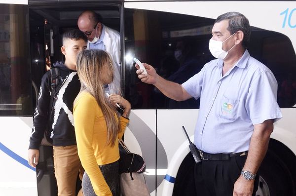 Director criticó que los buses llegan sin control a la capital - Locales - ABC Color