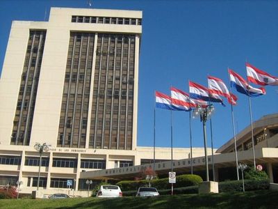 Exoneran de asistencia a los funcionarios