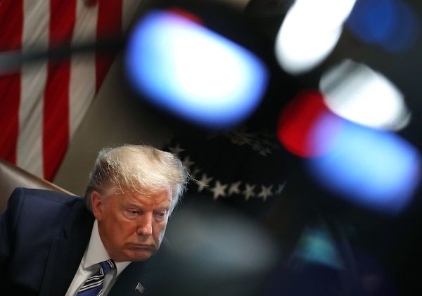 Aprueba limitar poder de Donald Trump contra Irán