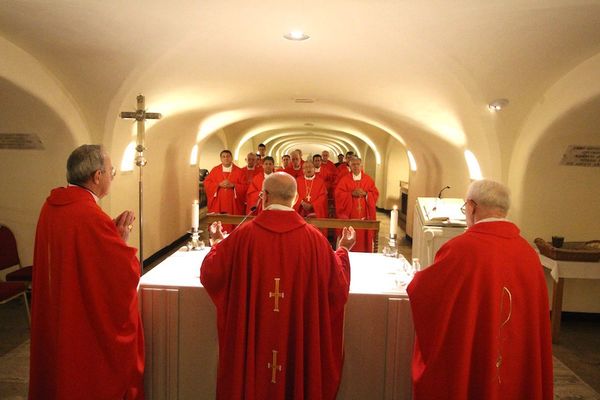 COVID-19: Obispos piden no acudir a iglesias