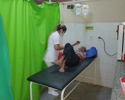 Anciano enfermo está internado en el Hospital Regional en espera de familiares