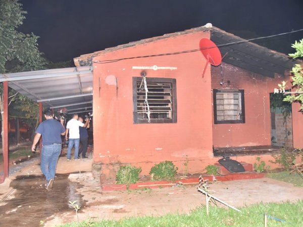 Vecinos de Itauguá queman casa de hermanos detenidos por asesinato