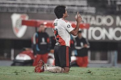 Rojas aporta un gol en la paliza 8-0 de River