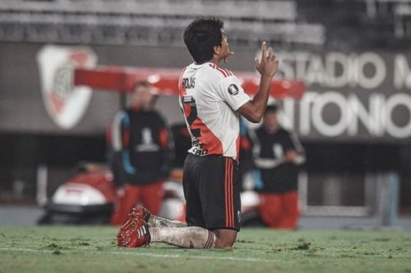 Rojas aporta un gol en la paliza 8-0 de River
