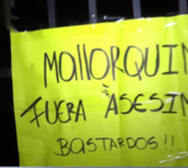 Queman casa de presuntos asesinos en Itauguá - Paraguay.com