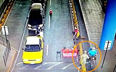 Militares “CONTROLAN” y cobran por CONTRABANDO que entra en DOS RUEDAS por el Puente de la Amistad