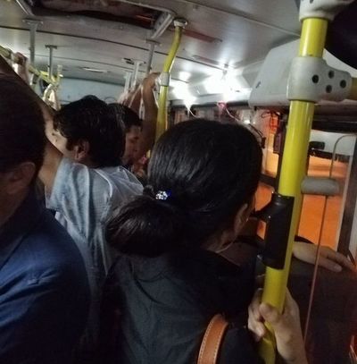 No respetan medidas preventivas y buses van sobrecargados - Nacionales - ABC Color