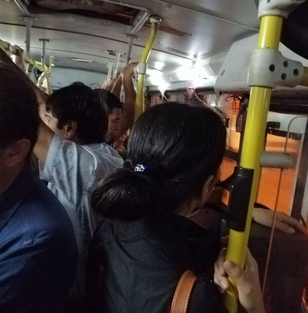 No respetan medidas preventivas y buses van sobrecargados - Nacionales - ABC Color