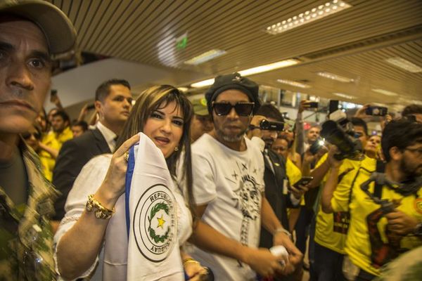 Gestores que consiguieron documentos de Ronaldinho “van a contar todo”  - Nacionales - ABC Color