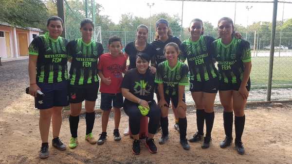 Las chicas de Nueva Estrella andan sin frenos en el torneo Apertura de Futsal DBN 2020
