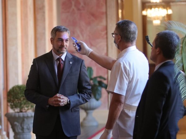 Instituciones miden temperatura a funcionarios ante casos de Covid-19