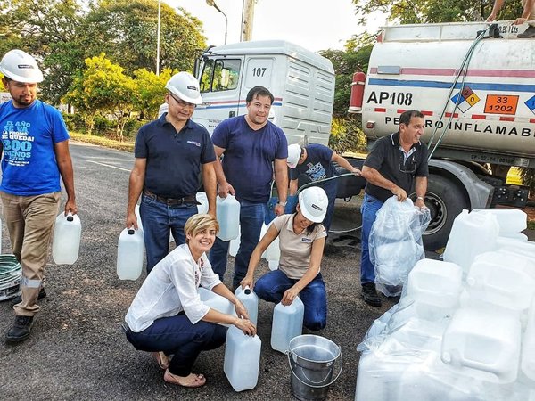 Petropar entrega 10 mil litros de alcohol al Ministerio de Salud