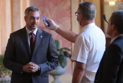 Presidente sometido a control preventivo de temperatura
