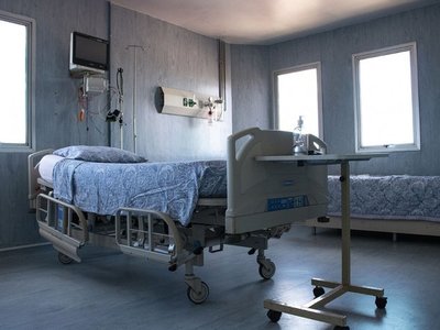 Coronavirus puede llevar más de un mes de internación, alerta Salud