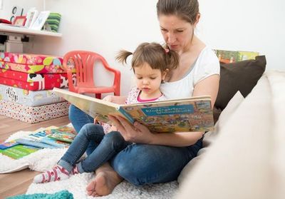 Niños leyendo libros, un ideal posible gracias a diversos tips - Periodismo Joven - ABC Color