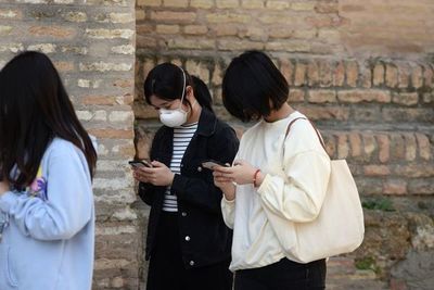 Internet alimenta los abusos contra las mujeres, advierte su inventor - Tecnología - ABC Color