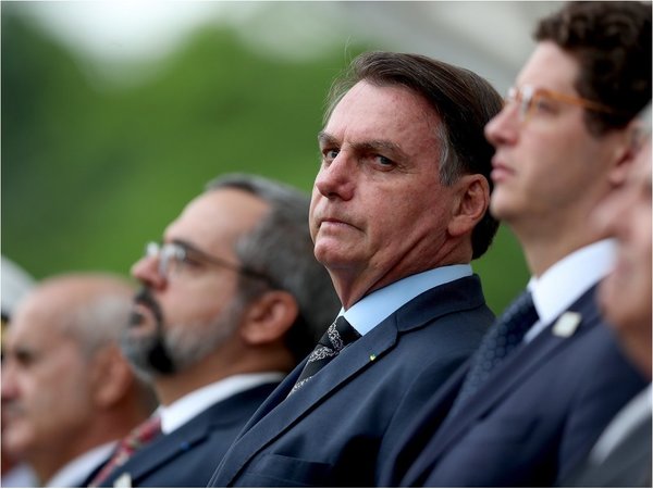Bolsonaro bajo control tras positivo de su jefe de prensa con Covid-19