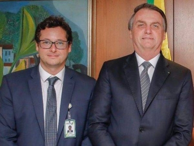 HOY / ¿Bolsonaro con coronavirus? Su jefe de prensa dio positivo y estuvo 'pegado' a él