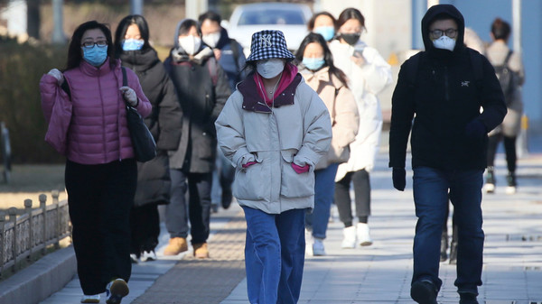 Los casos de coronavirus en China siguen disminuyendo