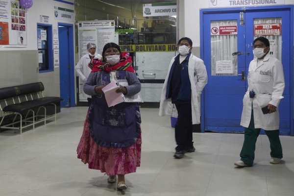 Más países latinoamericanos imponen restricciones por coronavirus