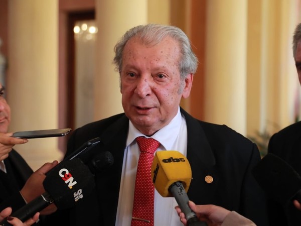 Prórroga de elección para nuevas autoridades de la ANR es 'factible', dice senador