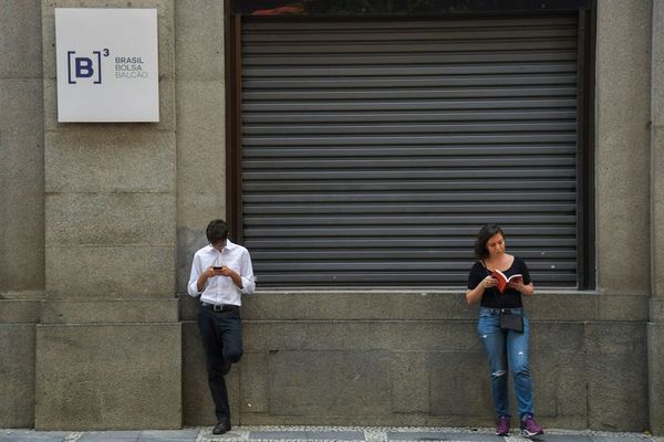 Bolsa de Sao Paulo cae más de 15% y vuelve a suspender operaciones - Mundo - ABC Color