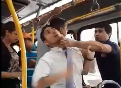Discusión y golpes en en ómnibus que subió a más pasajeros de los permitidos - Nacionales - ABC Color
