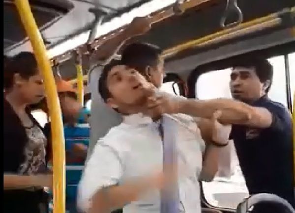 Discusión y golpes en en ómnibus que subió a más pasajeros de los permitidos - Nacionales - ABC Color