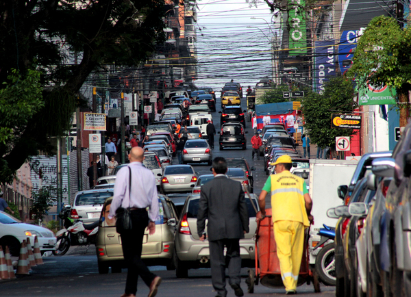 Ejecutivo decreta horario diferenciado para función pública y se reforzará control al transporte público | .::Agencia IP::.