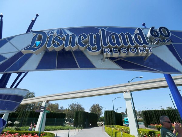 Disneyland cierra en California por el coronavirus