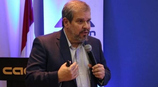 HOY / Ante crisis generada por brote de COVID-19, economista aboga por defender el empleo y no despedir gente